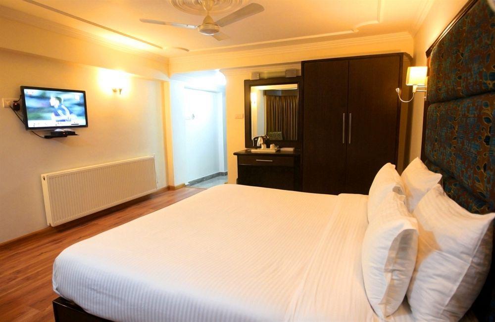 Hotel Pacific Srīnagar Kültér fotó