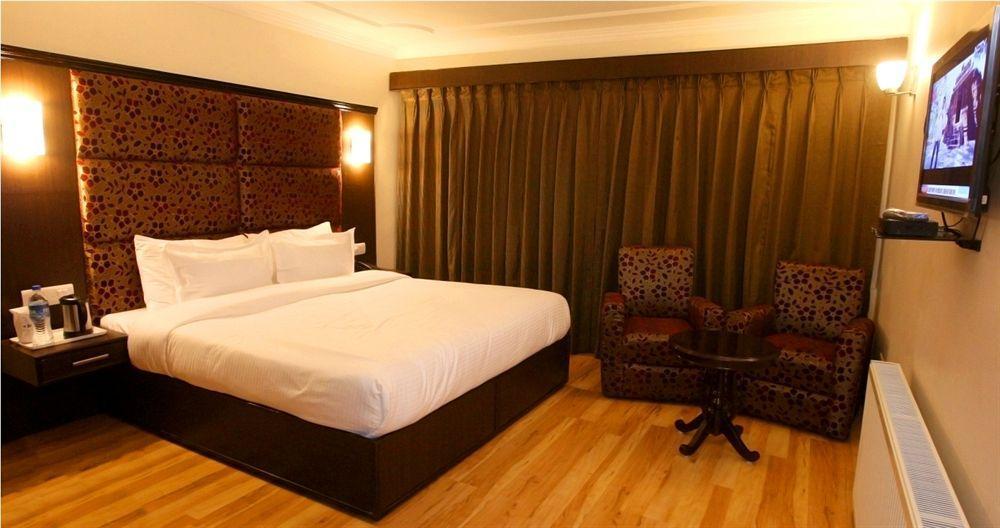 Hotel Pacific Srīnagar Kültér fotó