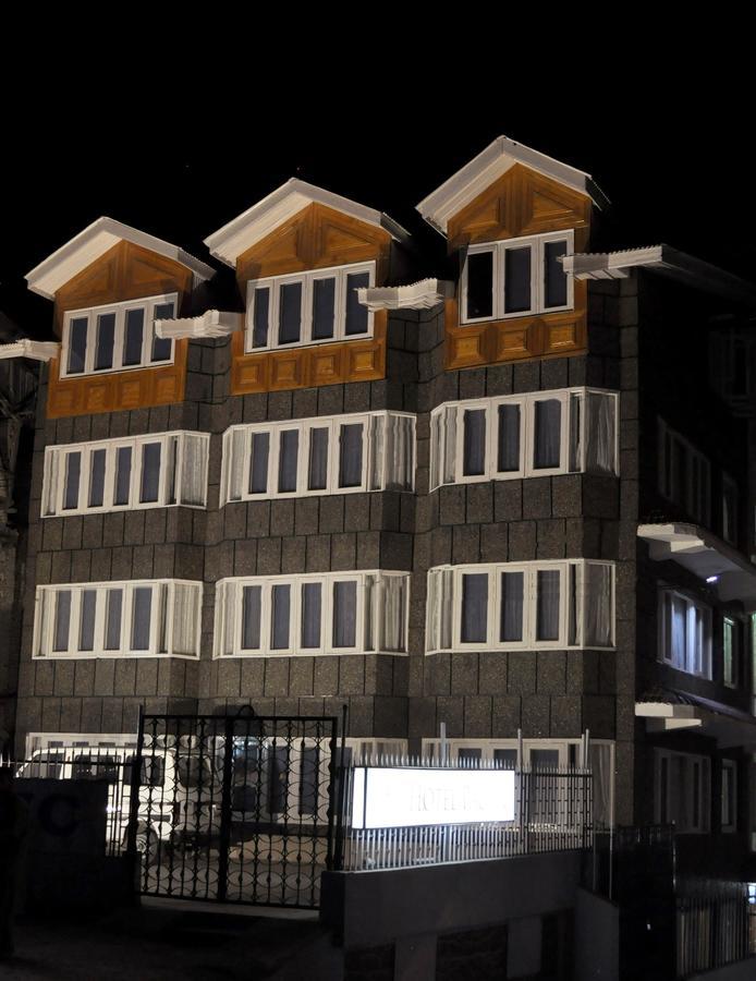 Hotel Pacific Srīnagar Kültér fotó