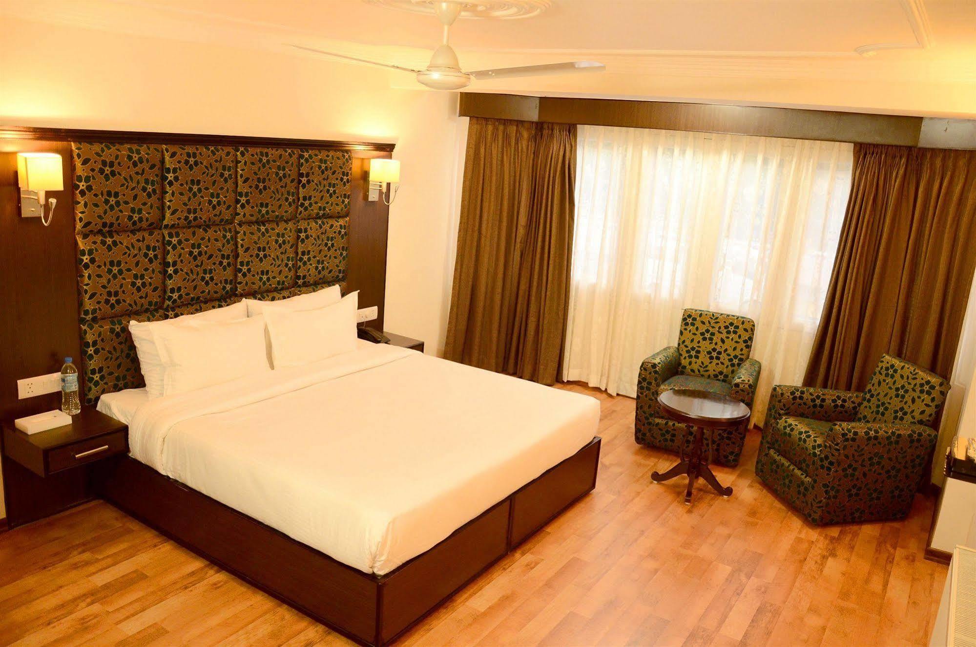 Hotel Pacific Srīnagar Kültér fotó